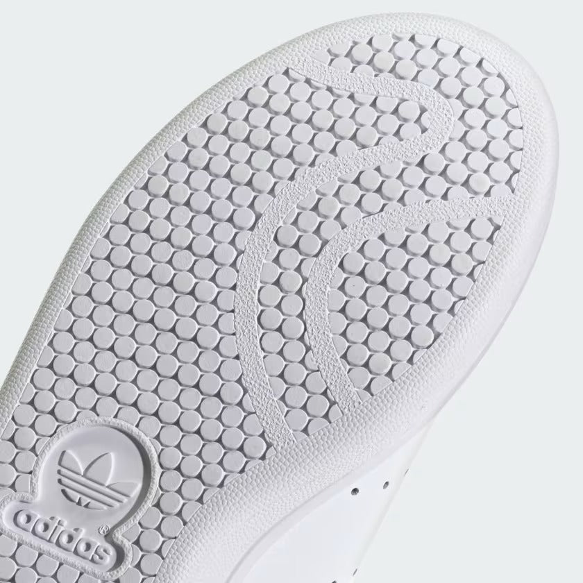 Grade School's Adidas Stan Smith Shoes - Cloud White/Cloud White/Silver Metallic