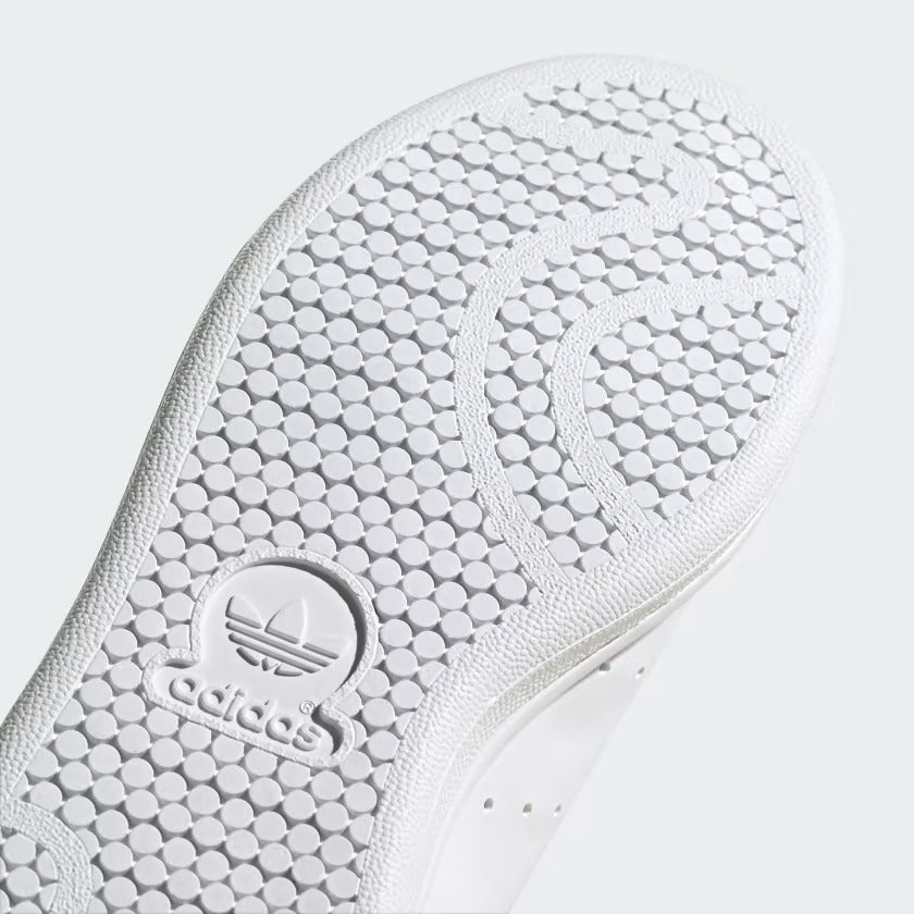Grade School's Adidas Stan Smith Shoes - Cloud White/Cloud White/Silver Metallic