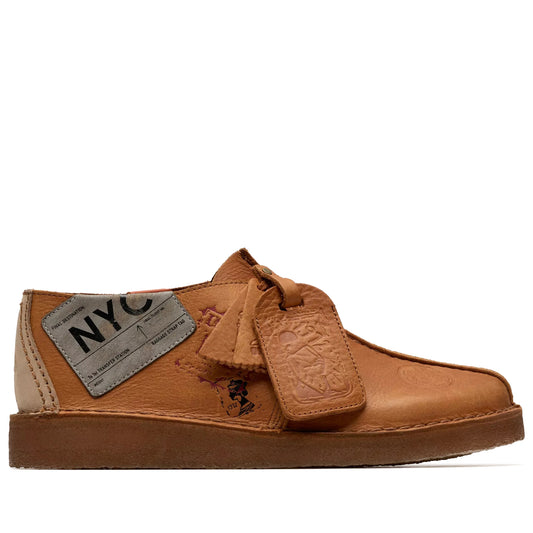 lace up shoes features premium with patchwork to make this style very distinguished. mens-clarks-desert-travel-trek