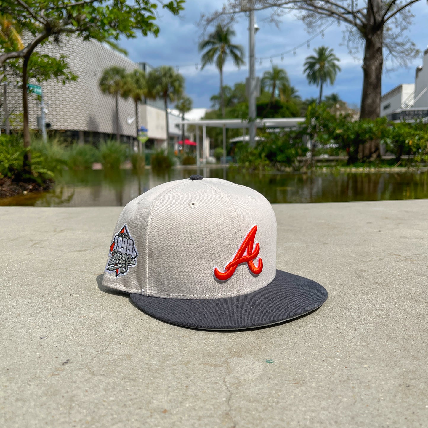 New Era Atlanta Braves 59Fifty Fitted Hat - Stone/ Graphite