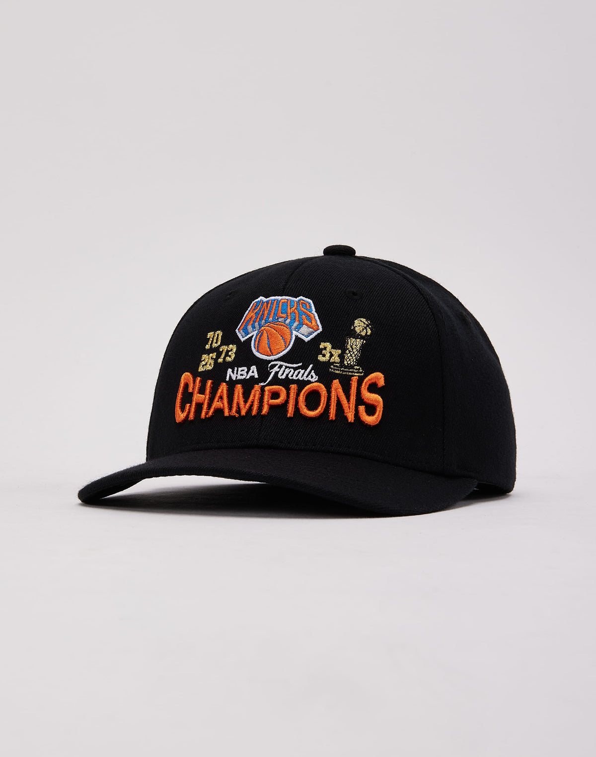 Mitchell & Ness NBA NY Knicks Champions Trophy - Black