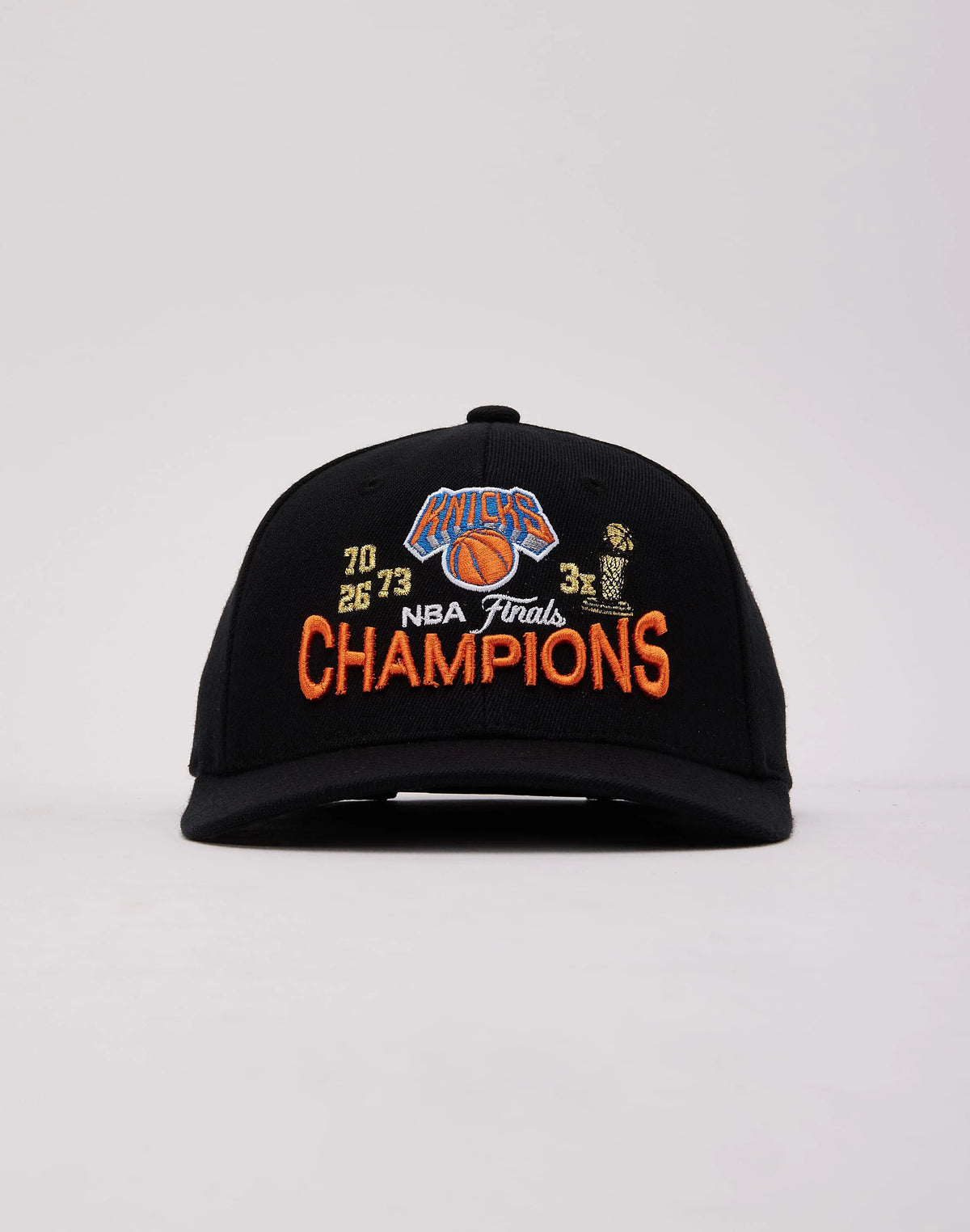 Mitchell & Ness NBA NY Knicks Champions Trophy - Black