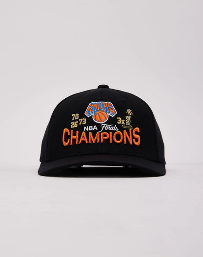 Mitchell & Ness NBA NY Knicks Champions Trophy - Black